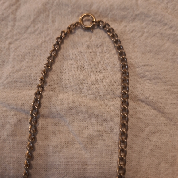 Vintage Avon cameo necklace - Picture 4 of 5